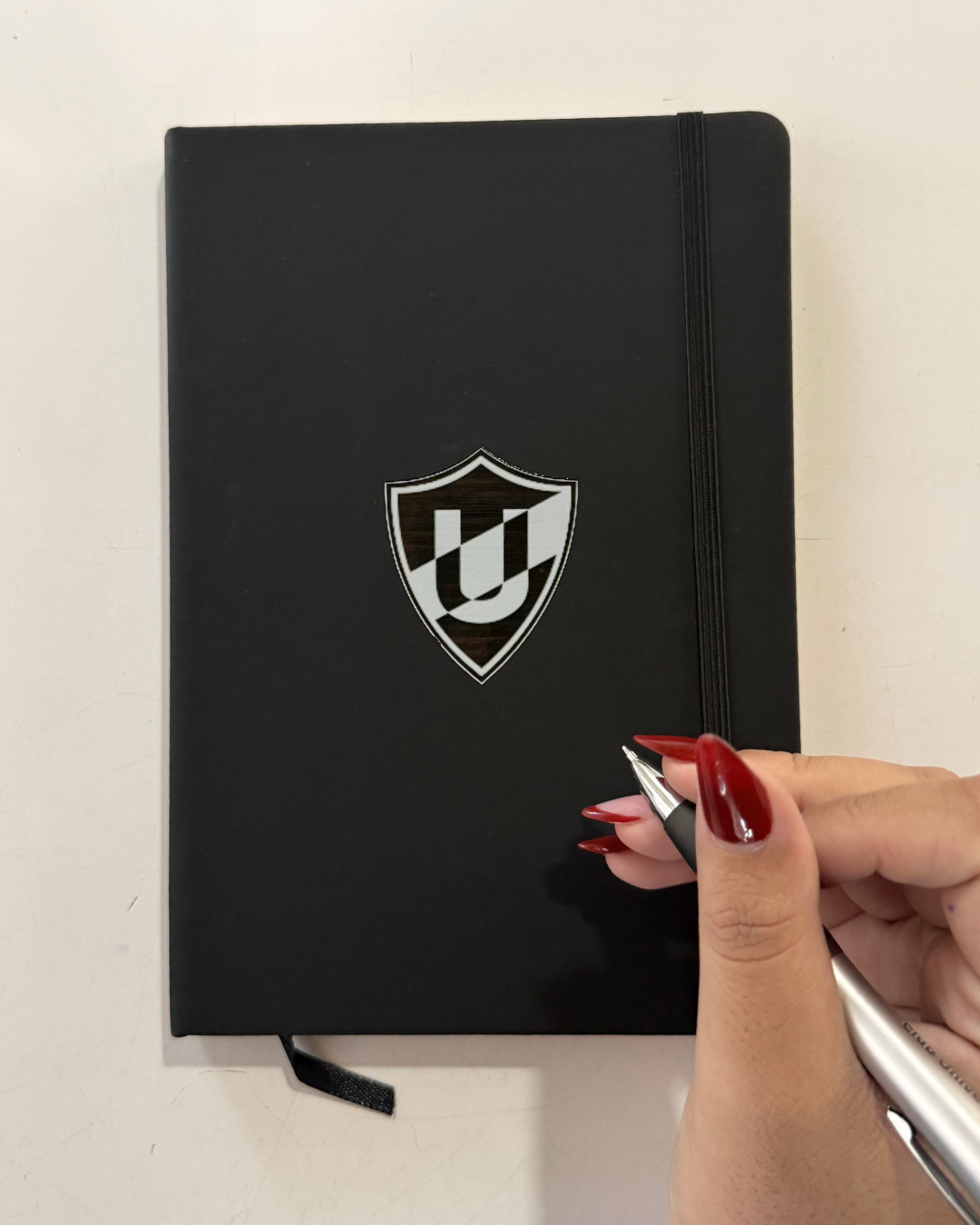 Libreta negra (hojas rayadas)